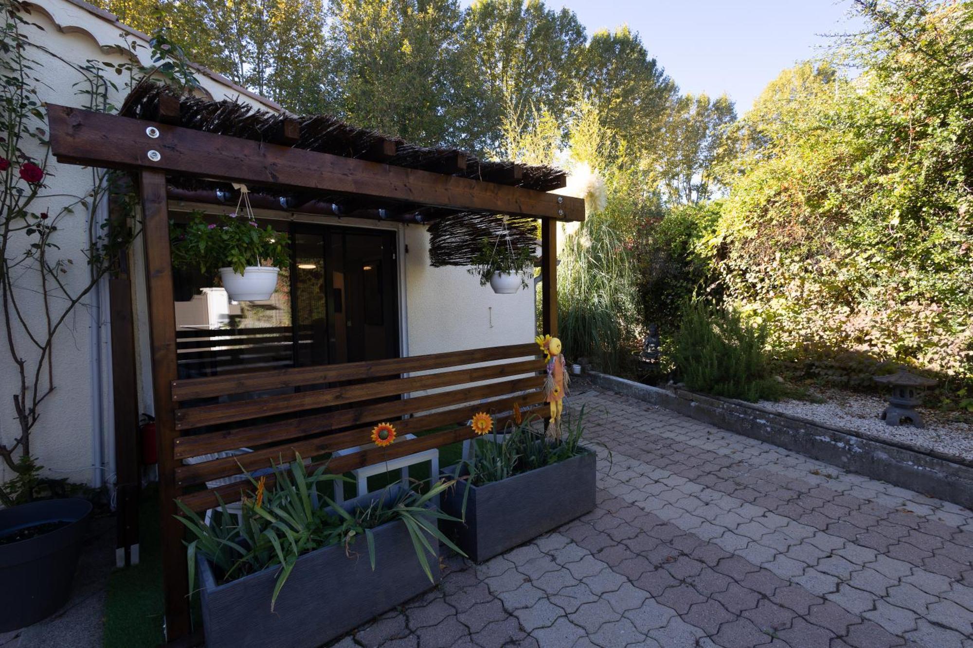Céreste Studio Dans Le Luberon מראה חיצוני תמונה